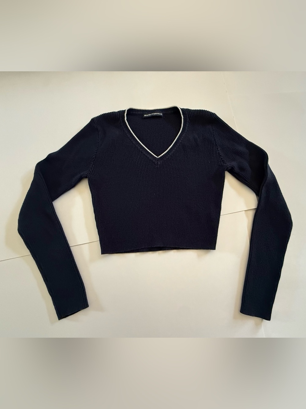 Brandy Melville Milena Ribbed V-Neck Cropped Sweater Navy Blue One Size